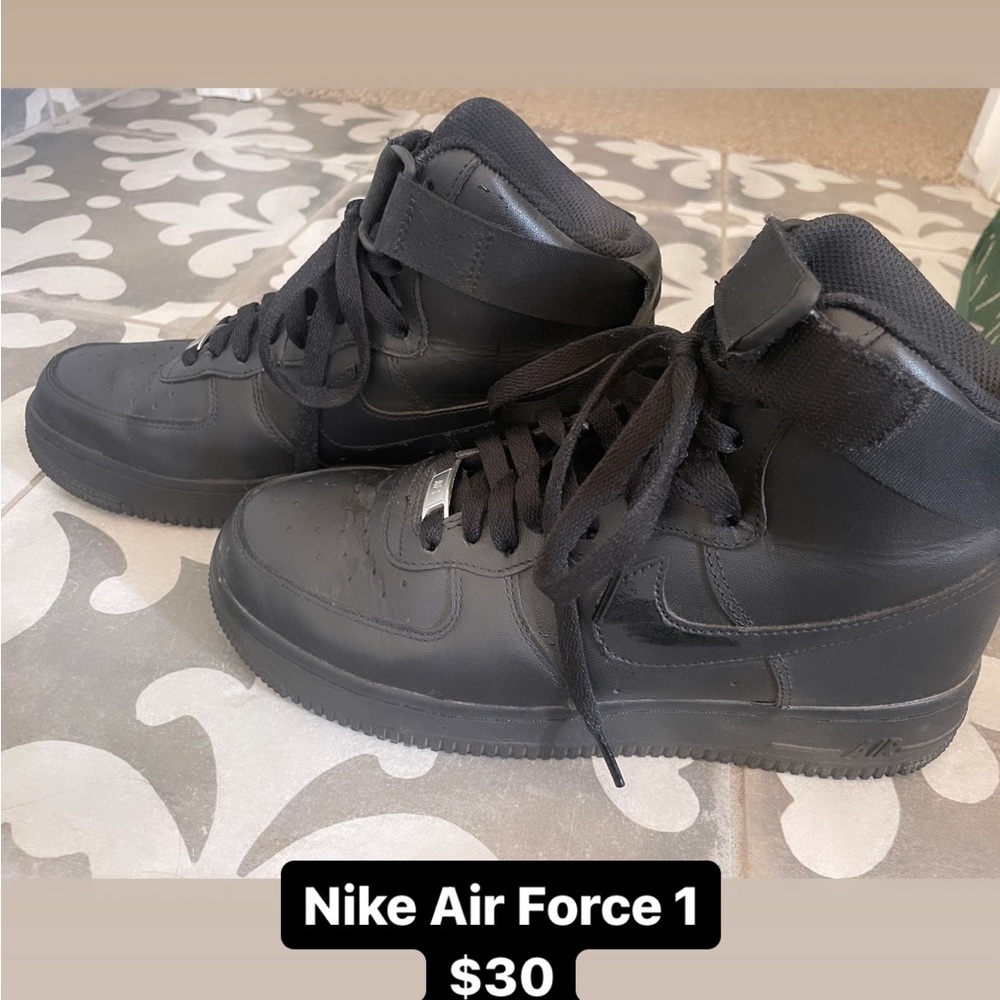 Air Force 1 - like new - barely worn